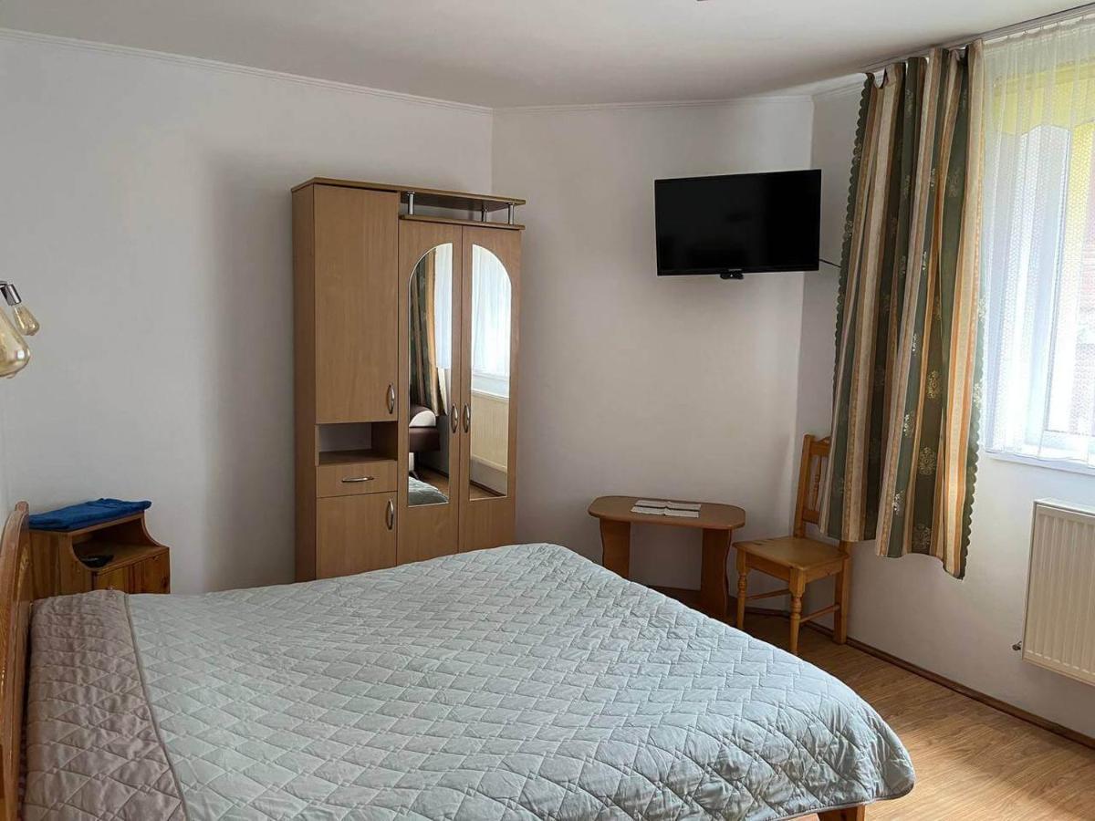 Oskolok Dovbusha Mini-Hotel Yaremche Ngoại thất bức ảnh